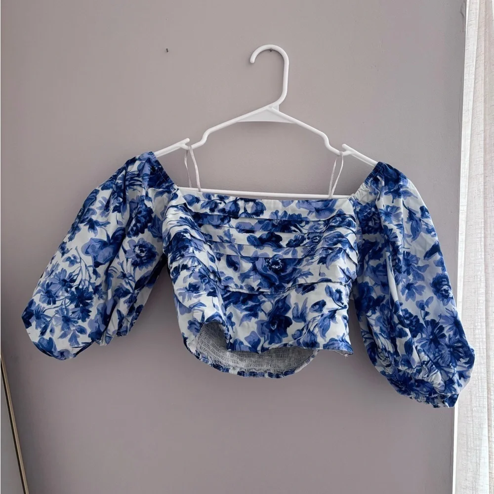 Abercrombie & Fitch chic off